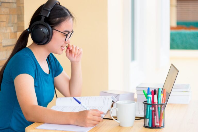 TOEFL Listening Section: Step-by-Step Preparation for Top Scores ...